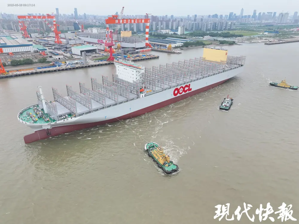 又一艘！南通造超大型集装箱船顺利出江试航